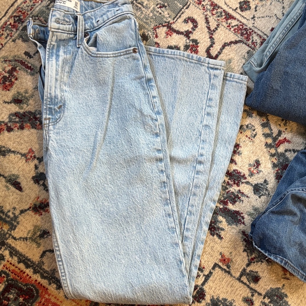 Abercrombie & Fitch Light Wash Straight Leg Jeans Curve Love size 24